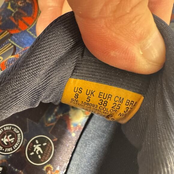 Captain Marvel Skechers Women’s 8 Slip Resistant Slip-On Relaxed Fit - Picture 10 of 10